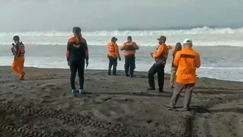 Seorang Pemuda Hilang Digulung Ombak Pantai Jatimalang Purworejo