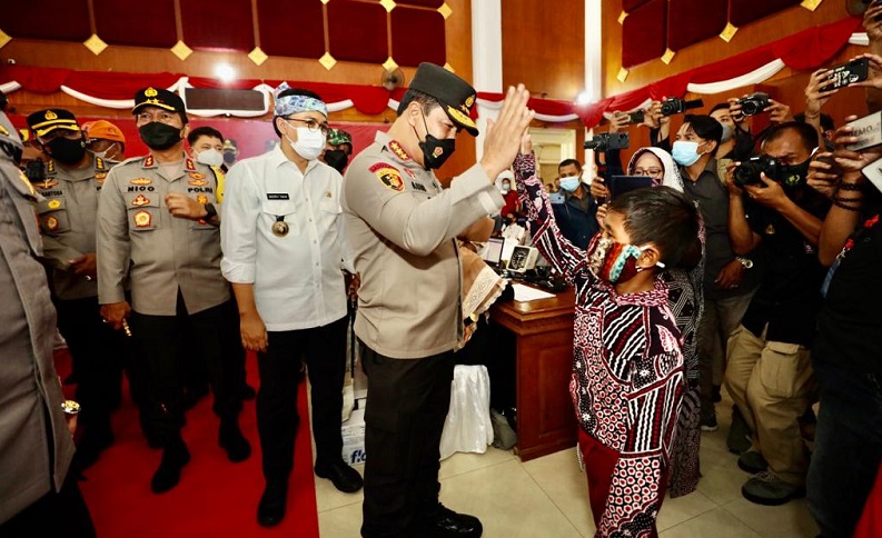 Kabareskrim Polri Agus Andrianto Pantau Vaksinasi Covid-19 di Pamekasan 