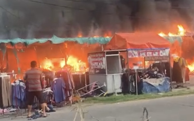 Kebakaran Hebat Landa Pasar Kompleks Garuda Tangerang, 45 Kios Ludes