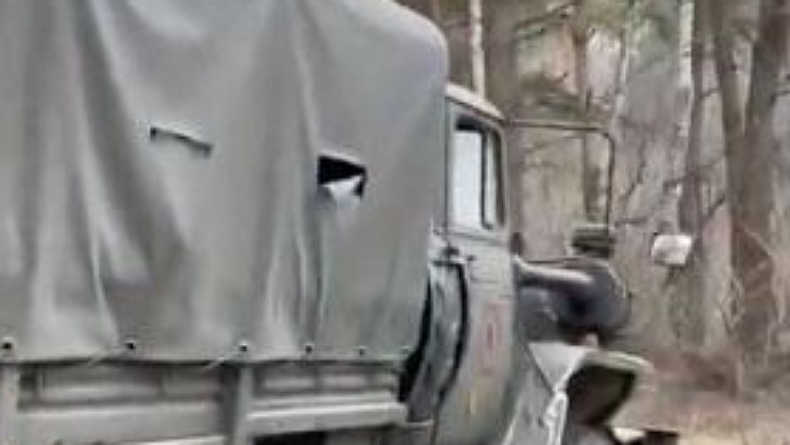 Kakek Ini Nekat Curi Truk Militer Rusia lalu Diberikan ke Tentara Ukraina