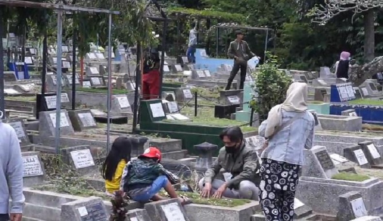 Doa Ziarah Kubur yang Shahih Sesuai Ajaran Rasulullah, Beserta Bacaan Arab, Latin, dan Artinya