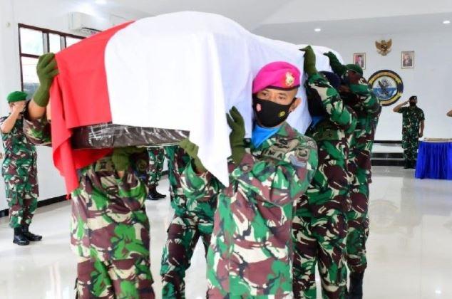 Jenazah 2 Prajurit Marinir yang Gugur Ditembak KKB Diterbangkan ke Kendari dan Kupang