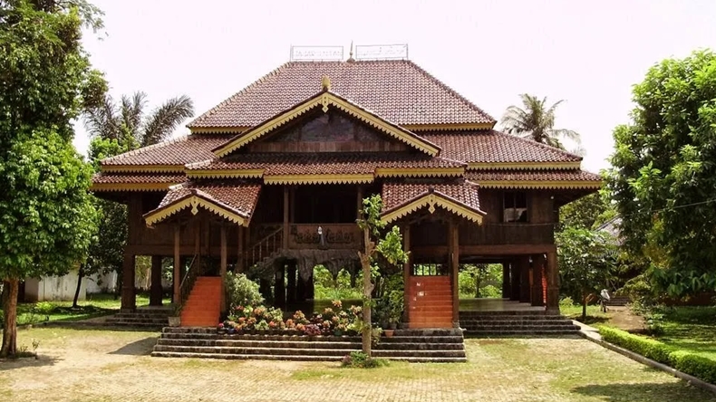 Arti dan Filosofi Rumah Adat Lampung