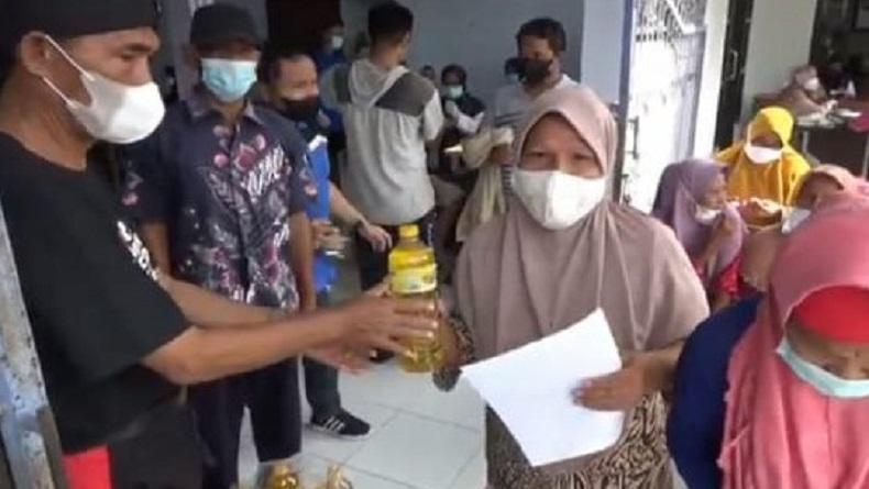 Ratusan Warga di Pekalongan Antusias Ikut Vaksinasi Covid-19, Dapat Hadiah Minyak Goreng