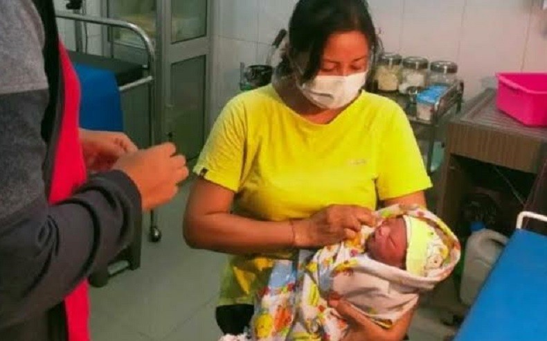 Dengar Suara Tangisan, Warga Bali Temukan Bayi di Tumpukan Sampah