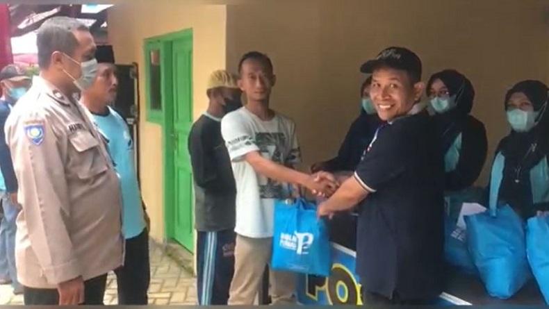 Jelang Ramadan, Perantauan dari Pekalongan Ini Berbagi Sedekah di Kampung Halaman