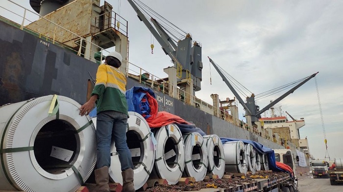 RI Ekspor Ribuan Ton Baja ke AS,​ Berat Setara 2.000 Truk Trailer  