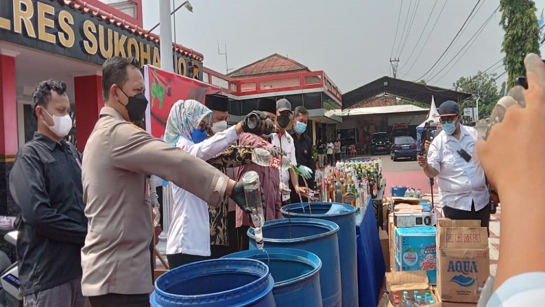 Jelang Ramadan, Polres Sukoharjo Musnahkan Ribuan Liter Miras