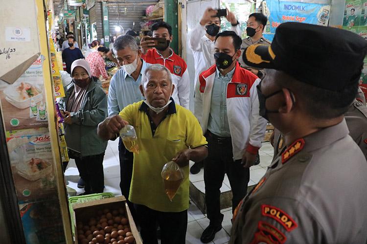 Satgas Pangan Polda DIY Pantau Sembako di Pasar Kolombo, Polisi: Stok Minyak Goreng Cukup