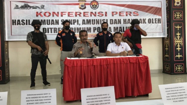 Patroli, Polda Maluku Temukan Senjata Api hingga Bom Rakitan di Hutan Pulau Haruku