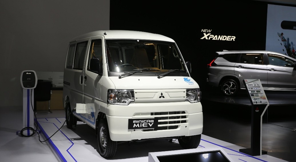 Boyong 7 Mobil, Ada Kendaraan Listrik Mungil di Booth Mitsubishi IIMS 2022 