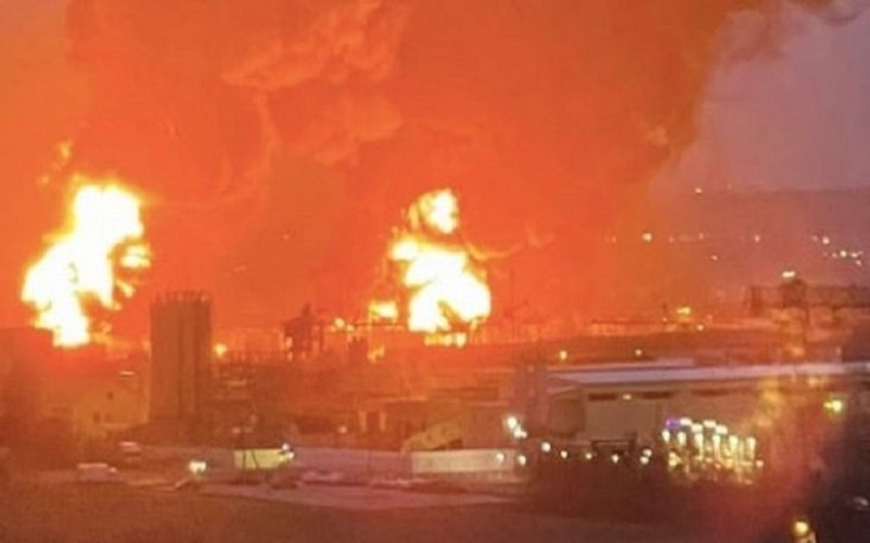 Ukraina Membalas, Serang Depot Minyak di Wilayah Rusia