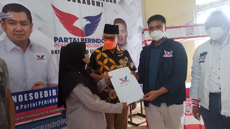 Partai Perindo Salurkan Bantuan Gerobak dan Modal Usaha UMKM di Kota Sukabumi