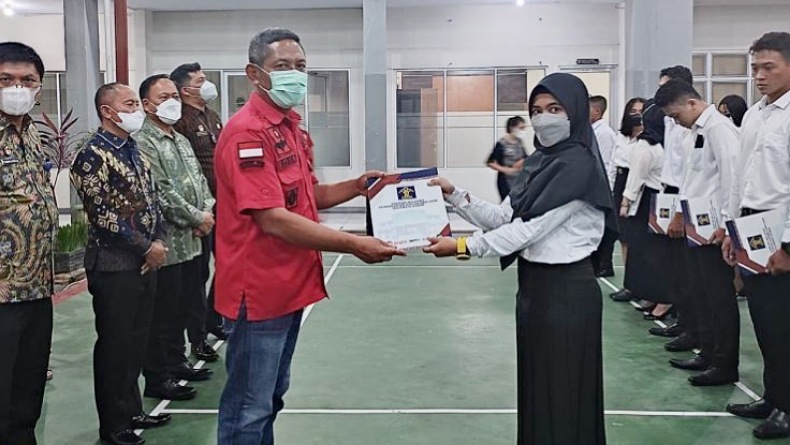Serahkan SK 67 CPNS, Kakanwil Kemenkumham Sulut Ingatkan Ini   