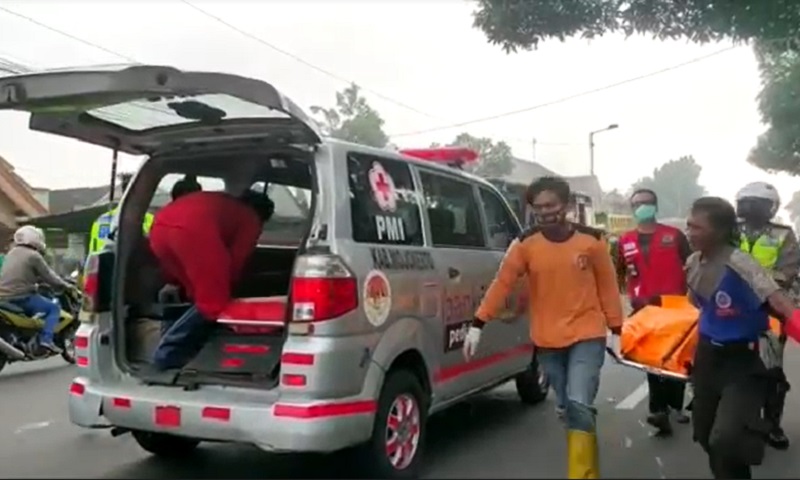 2 Motor Adu Banteng di Jalan Raya Bangsal Mojokerto, 1 Pengendara Tewas 