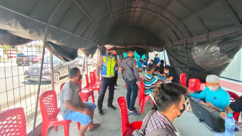 162 Warga Ikut Vaksinasi Covid-19 di Gerai Vaksin Mobile Polres Bitung