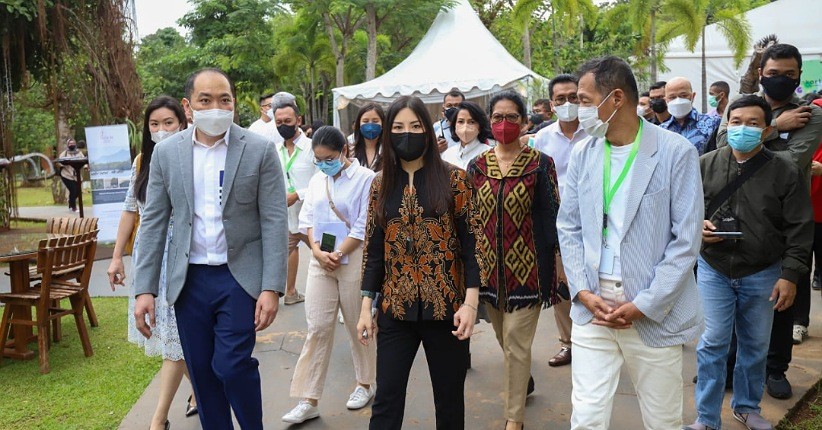 Resmikan Art Jakarta Gardens 2022, Wamenparekraf Angela Tanoesoedibjo Yakin Target 8.000 Pengunjung Tercapai