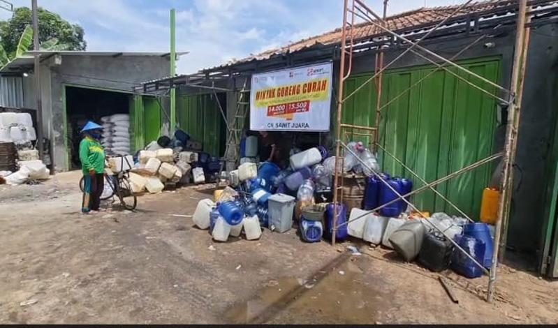 Minyak Goreng Curah di Pati Masih Langka, Antrean Jeriken Warga hingga Sepekan