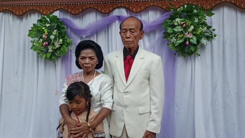 Viral Kisah Cinta Tak Pandang Usia, Kakek 81 Tahun Nikahi Nenek Perawan