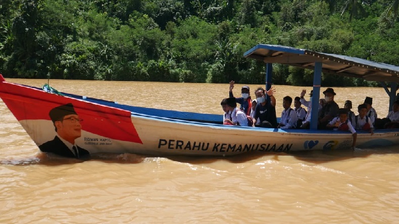 Nyawa Siswa SDN Ciloma Terancam Buaya Sungai Cikaso, Ridwan Kamil Kirim Perahu Kemanusiaan
