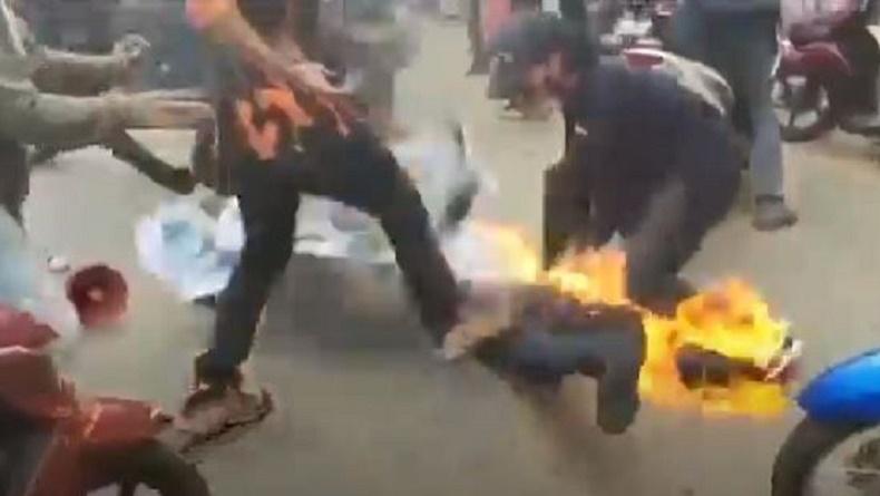 Mahasiswa Terbakar saat Aksi Bakar Ban Demo di Bone, Langsung Dilarikan ke RS