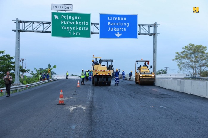  Antisipasi Arus Mudik Lebaran, Kementerian PUPR Perlebar Jalan Tol Jakarta-Cikampek 