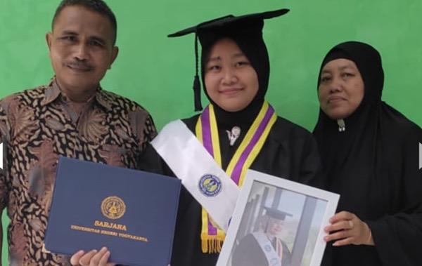 Kisah Mantan Pelayan Toko yang Berhasil Tempuh Kuliah dan Kini Kejar S2