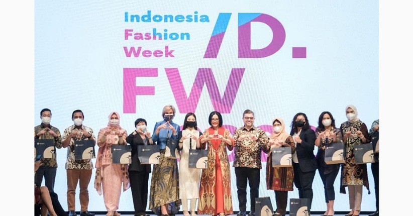 Hadiri Indonesia Fashion Week, Wamenparekraf Angela Tanoesoedibjo: Perkuat Aspek Digital & Isu Keberlanjutan