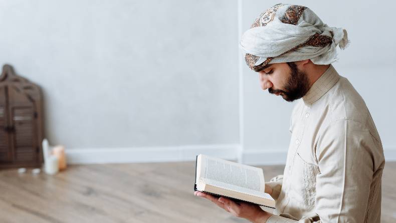 Doa Sebelum dan Sesudah Membaca Al Quran Beserta Adabnya
