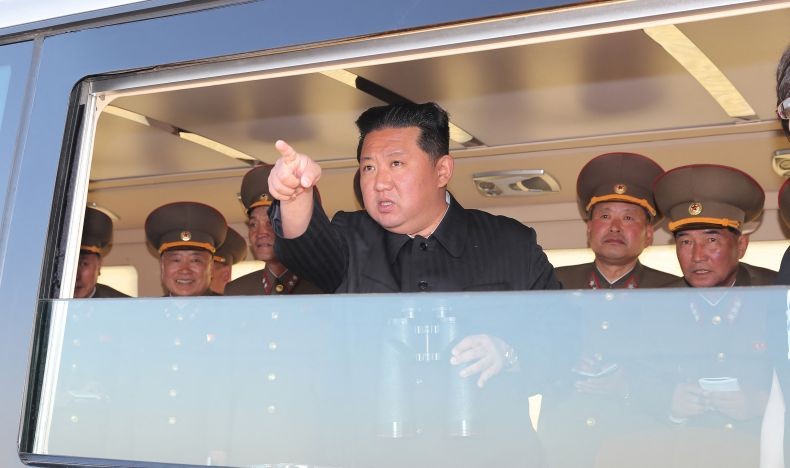 Disaksikan Kim Jong Un, Korut Tembakkan 2 Rudal untuk Tingkatkan Kemampuan Nuklir