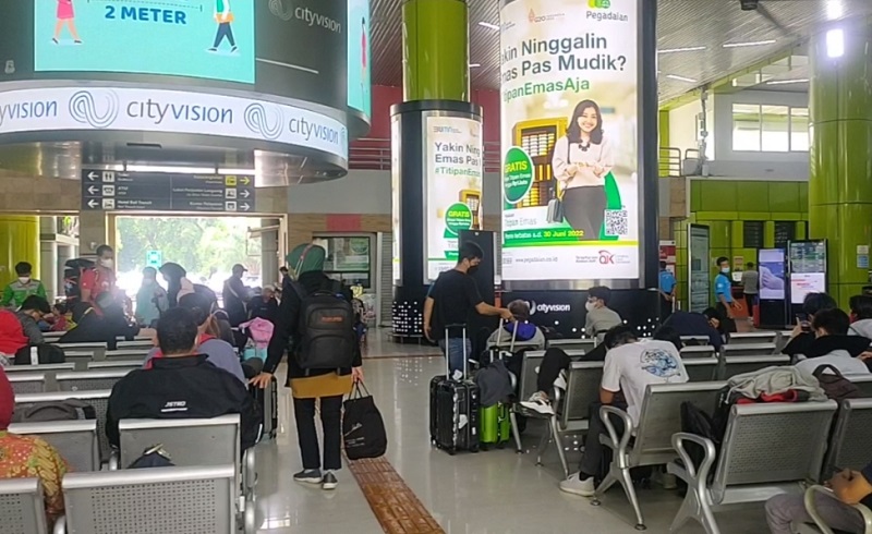 Mudik Lebih Awal di Stasiun Gambir, Warga: Bisa WFH di Kampung Halaman