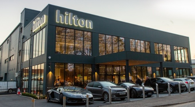 Manjakan Sultan, Intip Hotel Bintang 5 Khusus Mobil Mewah dan Supercar