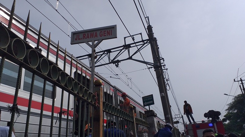 Evakuasi KRL Tabrak Mobil di Stasiun Citayam Selesai, Rel Bisa Digunakan Lagi