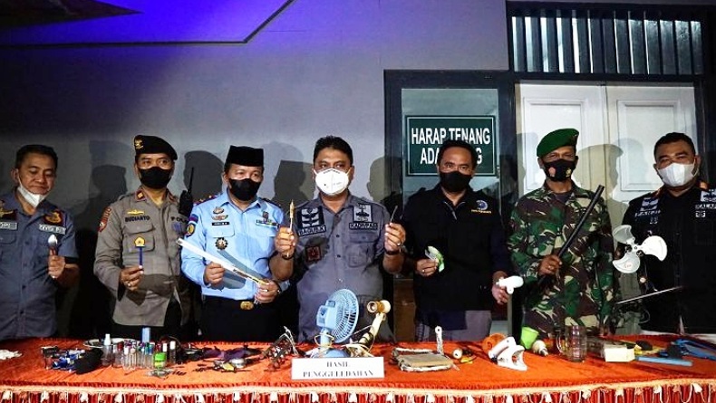 Aparat Gabungan Geledah Blok Hunian Lapas Kelas IIA Gorontalo