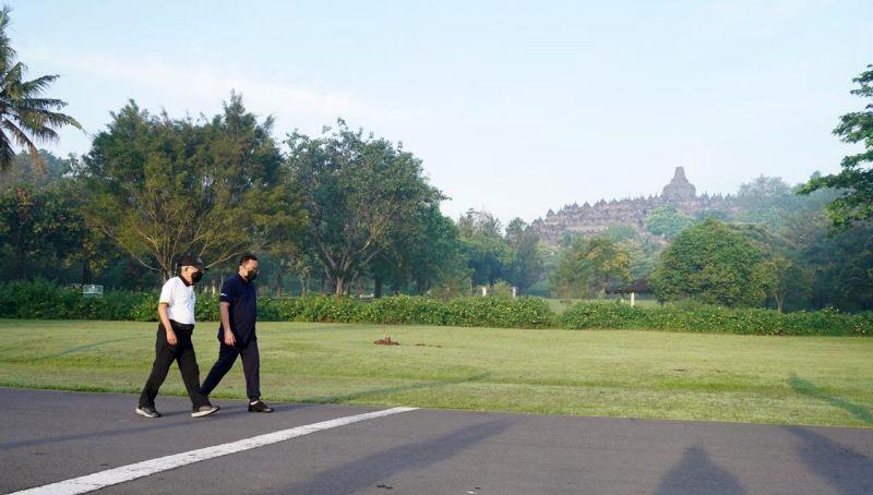 Wapres Jalan Santai Menikmati Udara Pagi di Kawasan Candi Borobudur