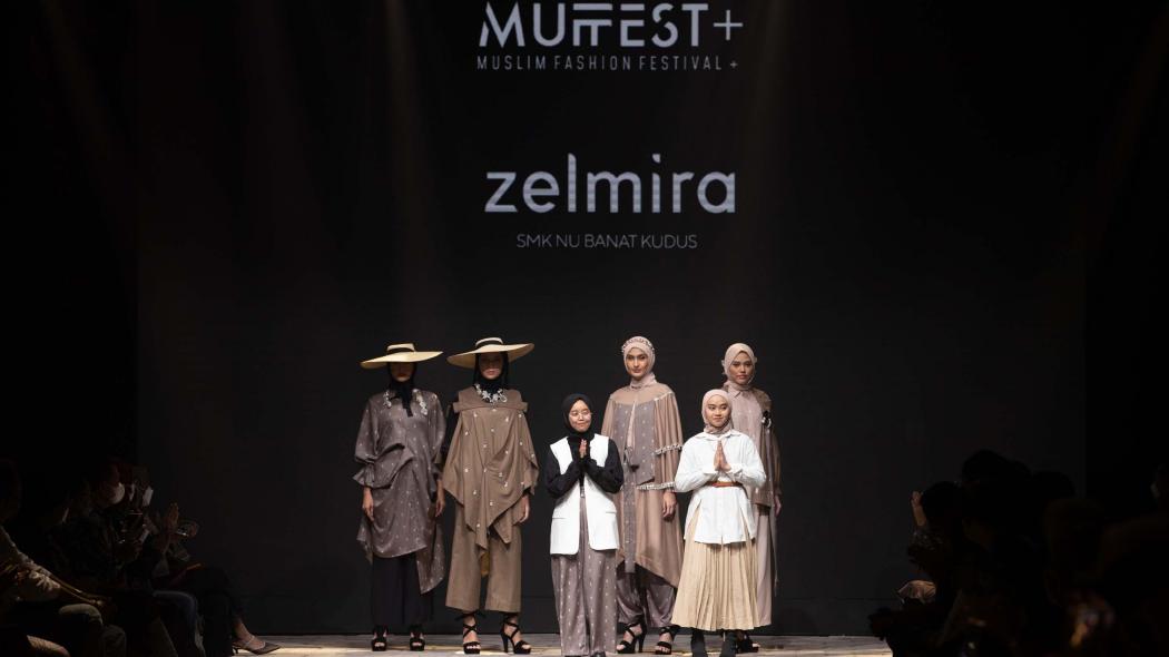 Pamerkan Kearifan Lokal Bertema Luwur, Siswi SMK Tampil Mengagumkan di MUFFEST+ 2022