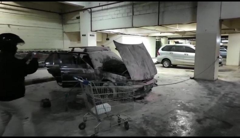 BMW Terbakar Hebat di Basement Pusat Perbalanjaan Kota Bandung, Pengunjung Panik