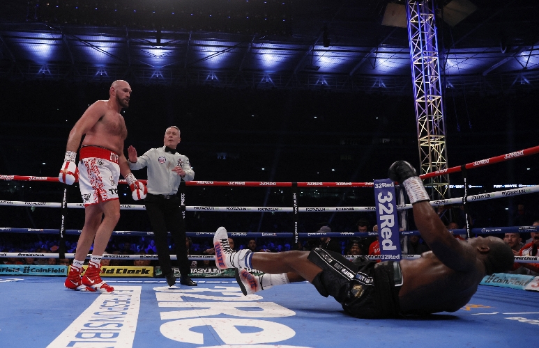 Tyson Fury Diprediksi Bikin Bonyok Oleksandr Usyk di Duel Tinju Kelas Berat