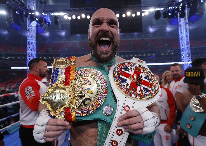 Tyson Fury Pertahankan Sabuk Kelas Berat WBC usai Menang KO Vs Dillian Whyte