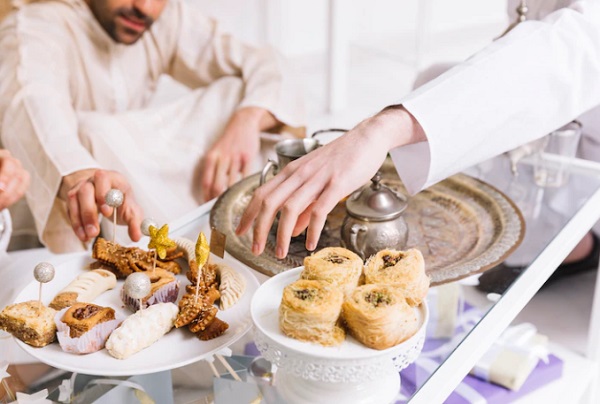 Tips Agar Tetap Sehat Konsumsi Makanan di Momen Lebaran dari Ahli Gizi UGM