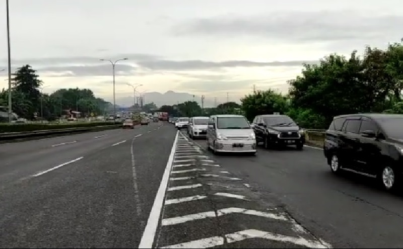 Tol Jakarta-Cikampek hingga Jatiasih Dipadati Kendaraan Pemudik