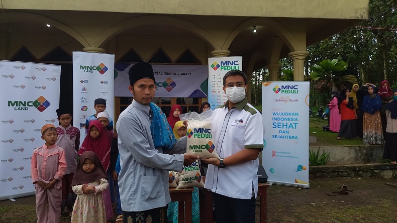 Tebar Kebaikan, MNC Peduli dan MNC Land Salurkan Bantuan di Ponpes Asmaul Husna Cigombong