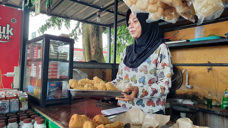 Pedagang di Rest Area Tol Jakarta-Merak Alami Kenaikan Omzet hingga Jutaan Rupiah