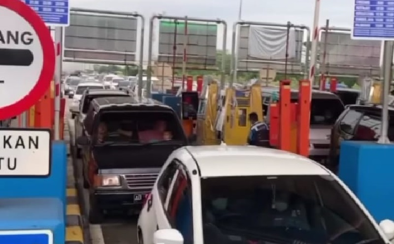 Padat, One Way Kembali Diterapkan dari Tol Cikampek KM 70 hingga Kalikangkung