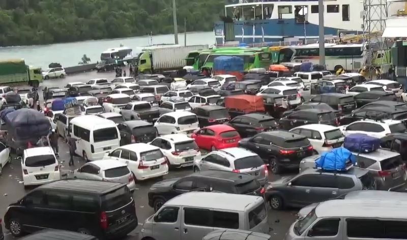 Antrean Parah di Pelabuhan Merak Jadi Viral, Kemenhub: Ini Biang Keroknya 