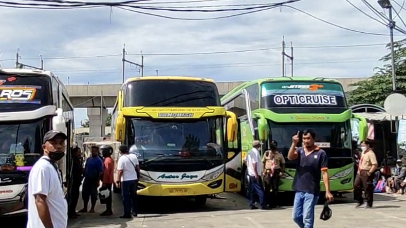 Jumlah Pemudik di Terminal Lebak Bulus Tembus Angka 1.000 Orang Sehari