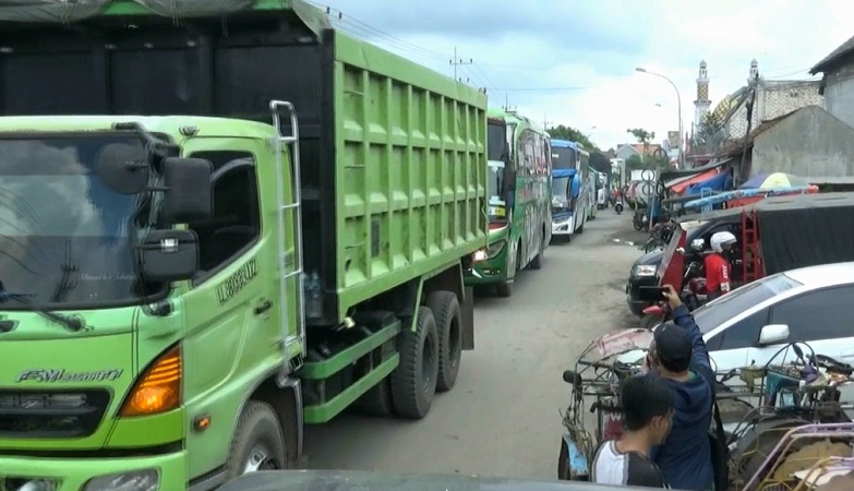Banyak Titik Macet Imbas Pasar Tumpah di Jalur Mudik Pantura Tuban, Ini Daftarnya
