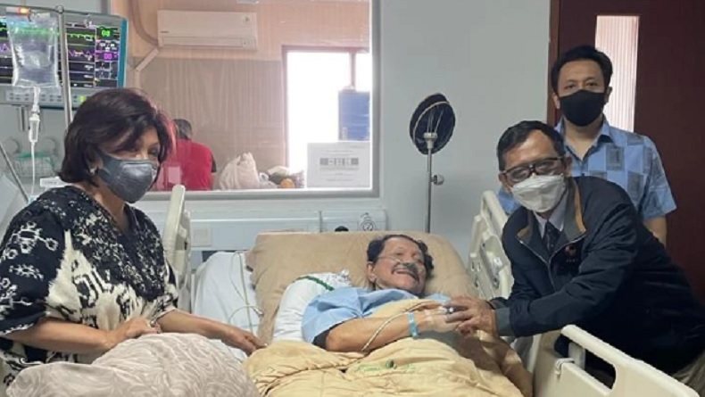 Jenguk Hendropriyono, Mahfud MD Berdoa: Sembuhkanlah Penyakit Seniorku Ini!