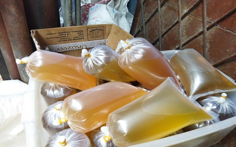 Harga Minyak Goreng di Pasar Tradisional Bandung Masih Mahal