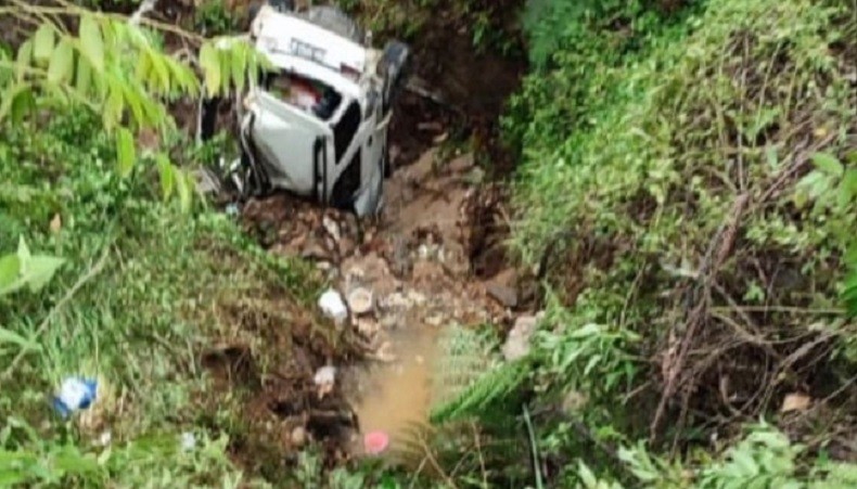 Mobil Pemudik Terperosok ke Jurang Sedalam 20 Meter, Seluruh Penumpang Selamat